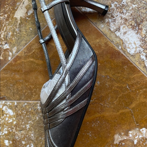 Silver heels - Picture 2 of 9